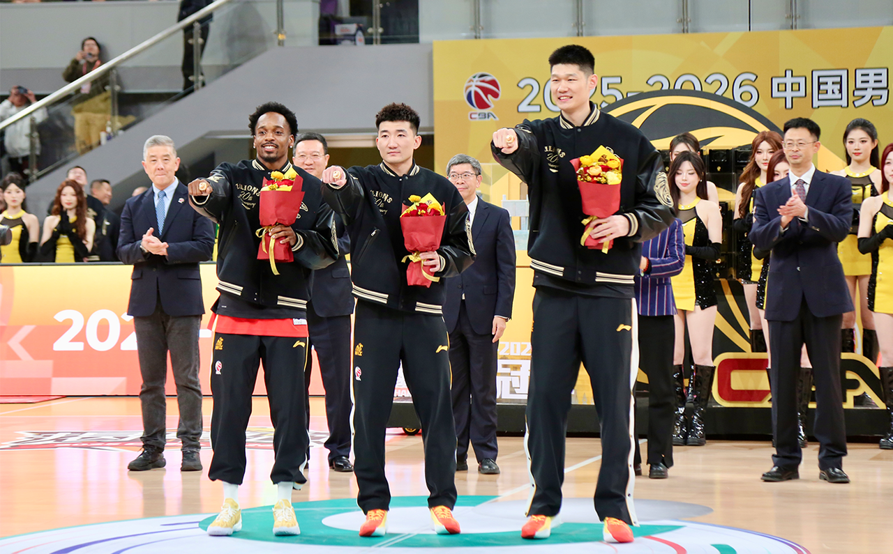 卫冕冠军升起首面冠军旗 浙江广厦主场战胜山西迎开门红