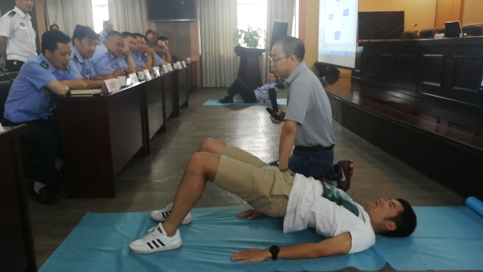 运动医学专家在南湖监狱讲解科学健康与康复 _浙江在线