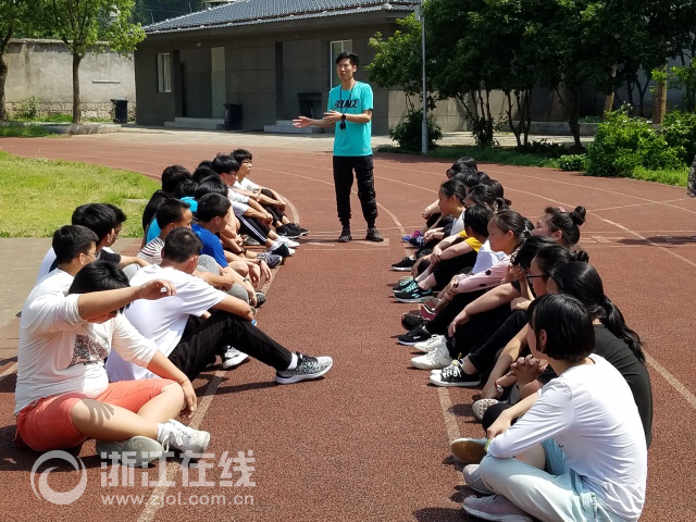 新昌县初高中举行体育课堂名师教学观摩研讨会