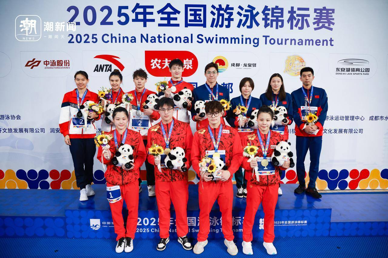 浙江游泳队获得游泳全锦赛男女4x100米混合接力冠军